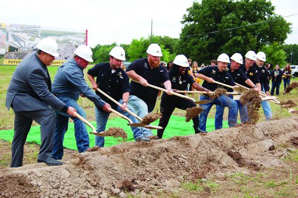 New Malakoff High School breaks ground 