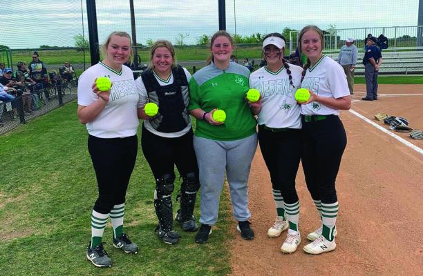 Kerens clinches district title on no-hitter